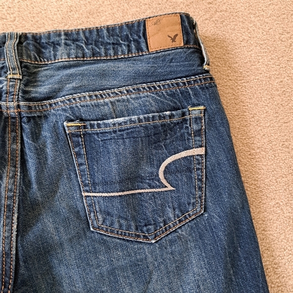 American Eagle Denim Shorts Women's Size 8 Blue Distressed Jean Shorts - Picture 9 of 12